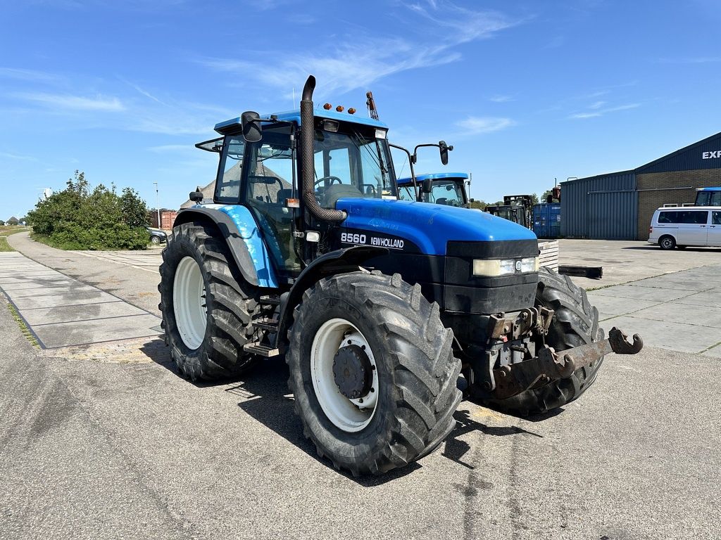 New Holland 8560