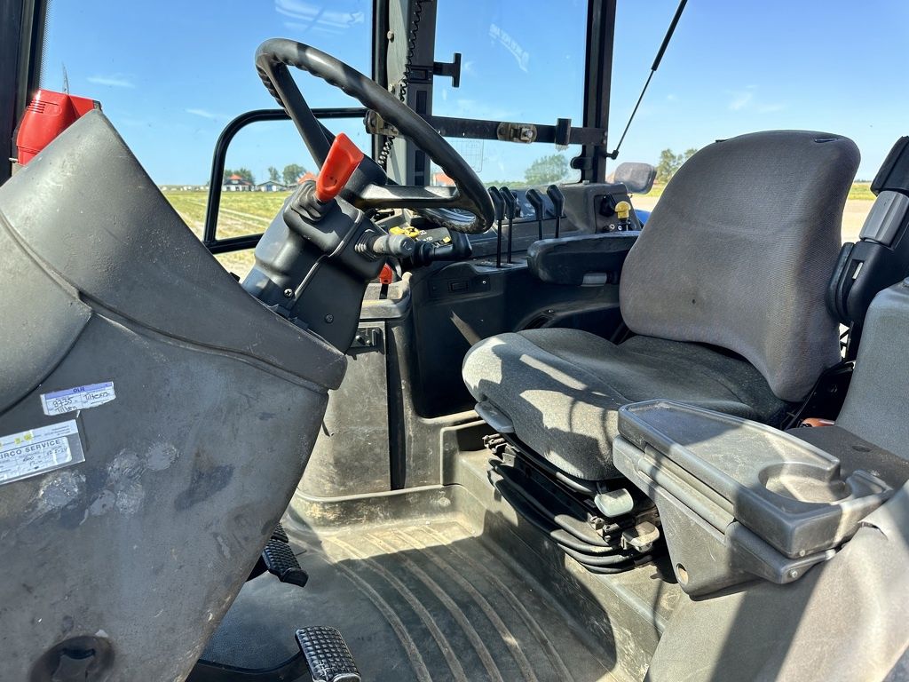 New Holland 8560