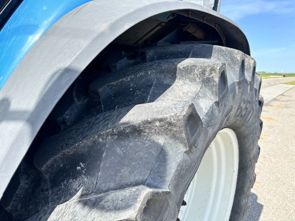 New Holland 8560