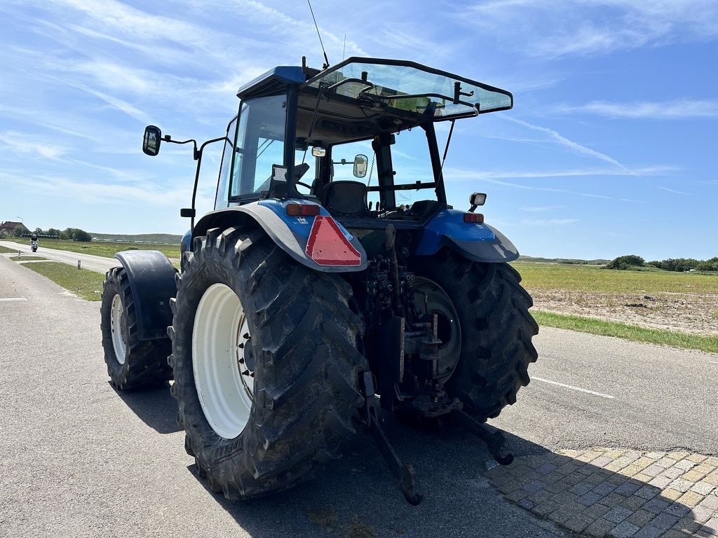 New Holland 8560