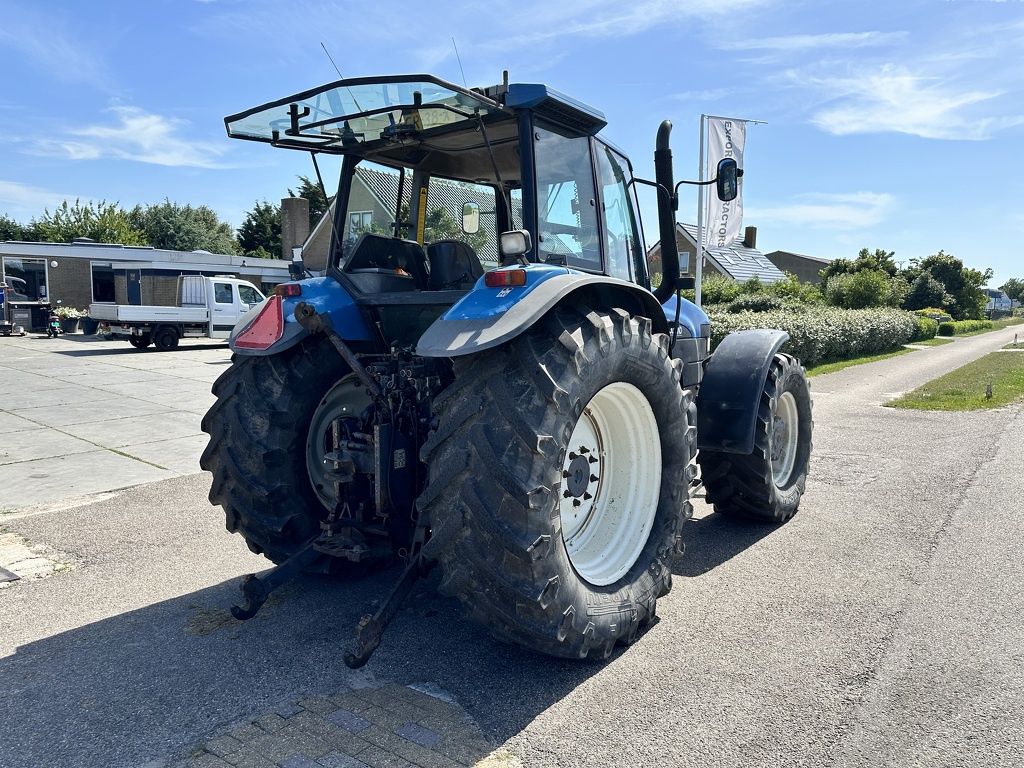 New Holland 8560