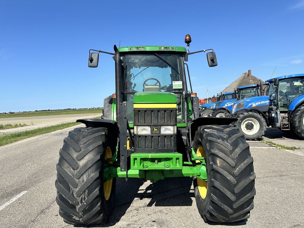 John Deere 6810