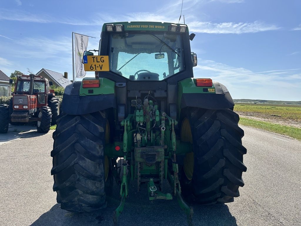 John Deere 6810