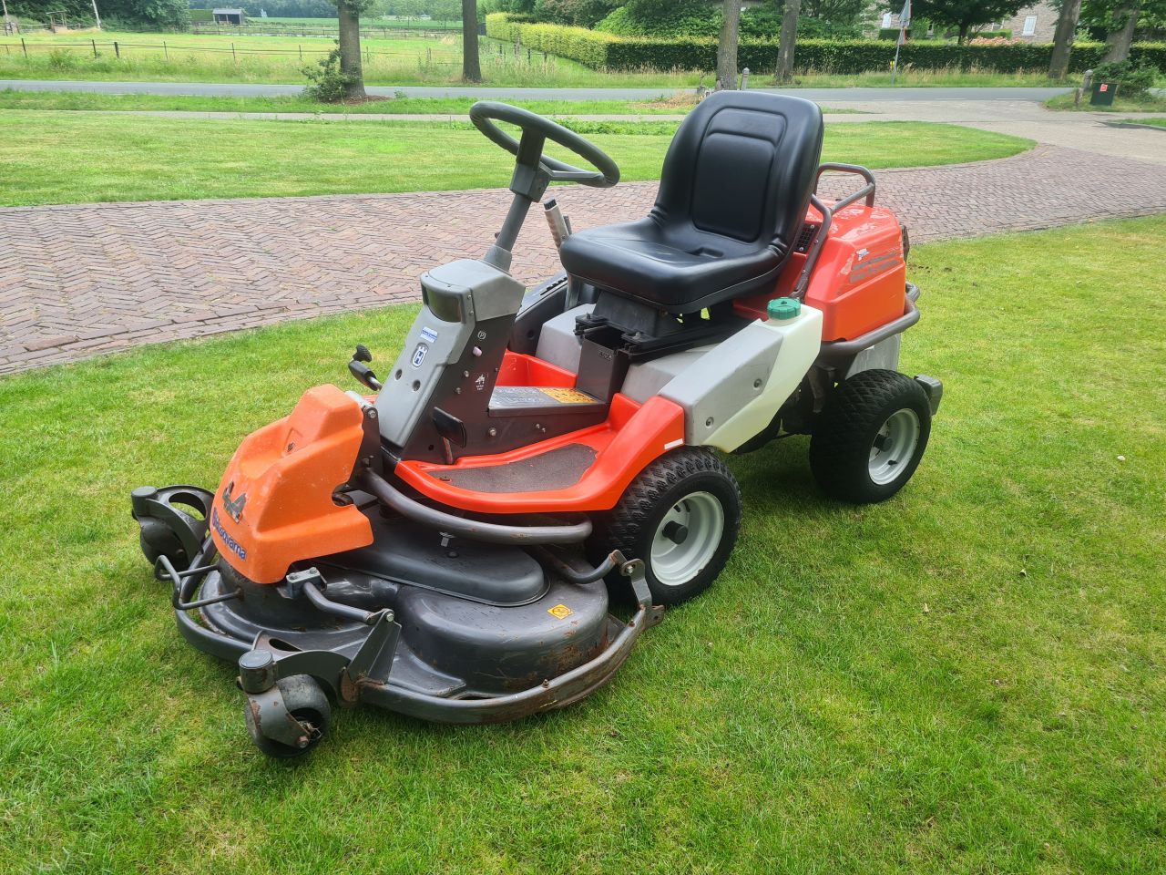 Husqvarna Rider Pro 18 AWD frontmaaier stuurbekrachtiging 4x4