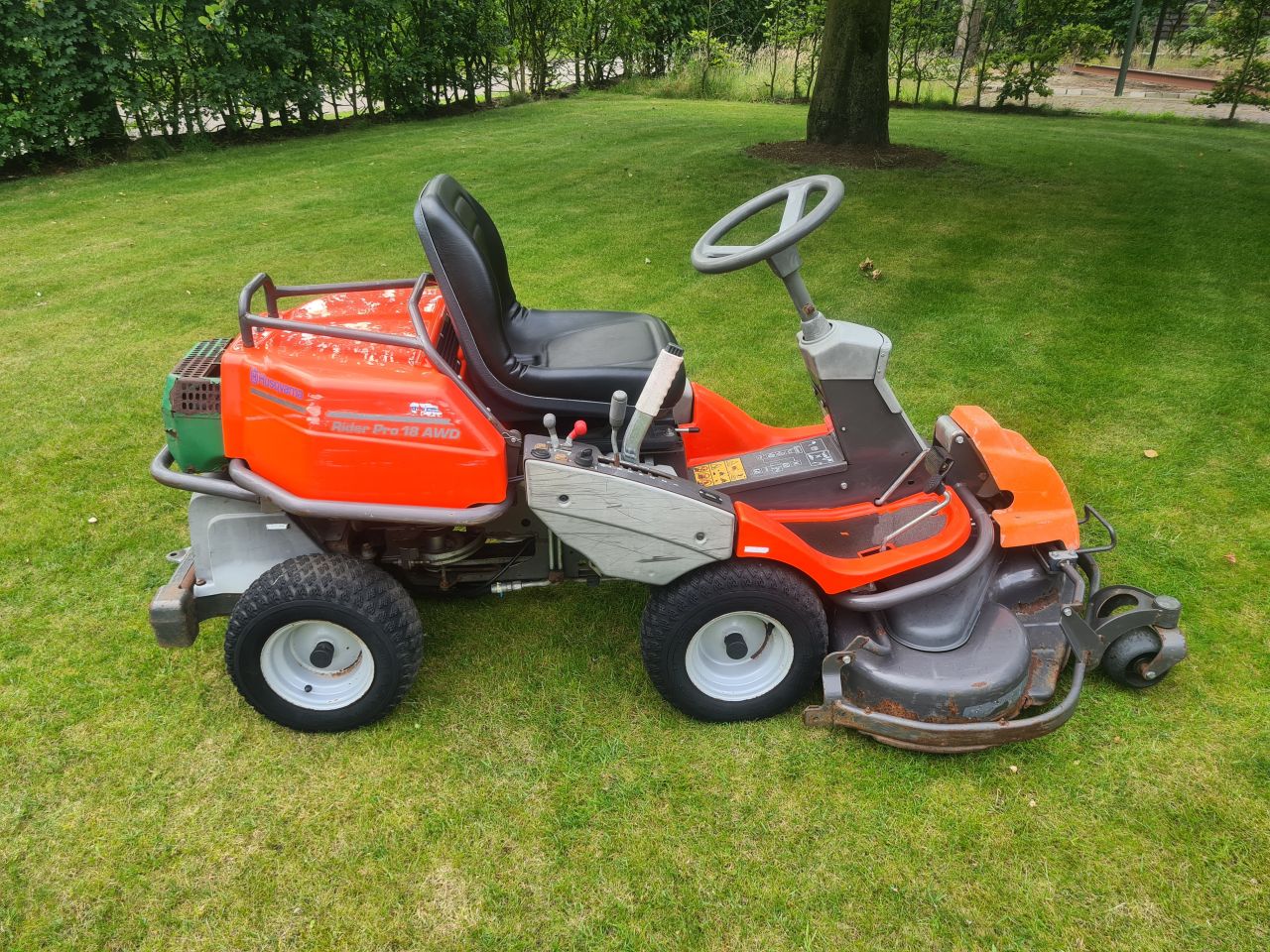 Husqvarna Rider Pro 18 AWD frontmaaier stuurbekrachtiging 4x4