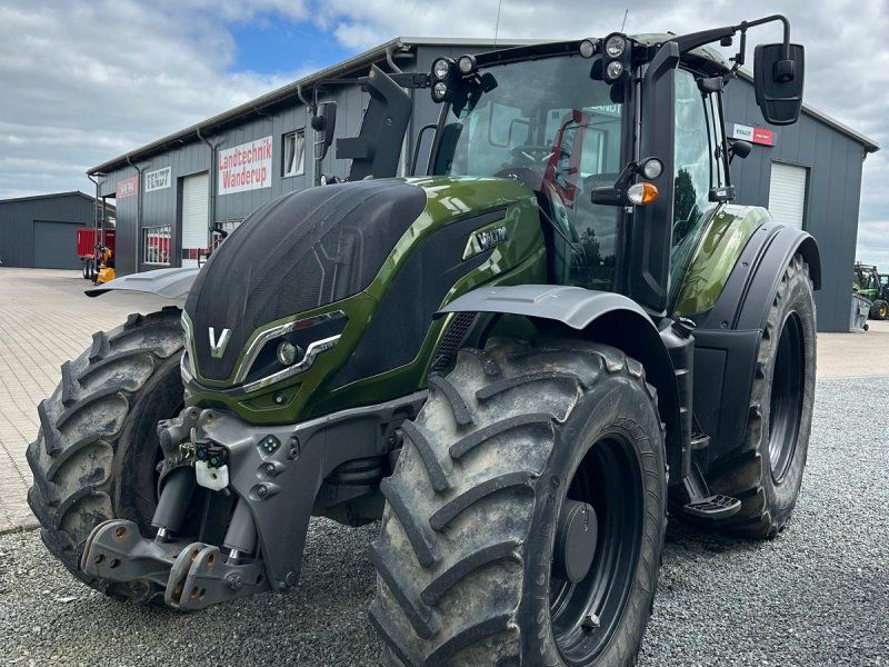 Valtra T 215 A in Olivegrünmetallic