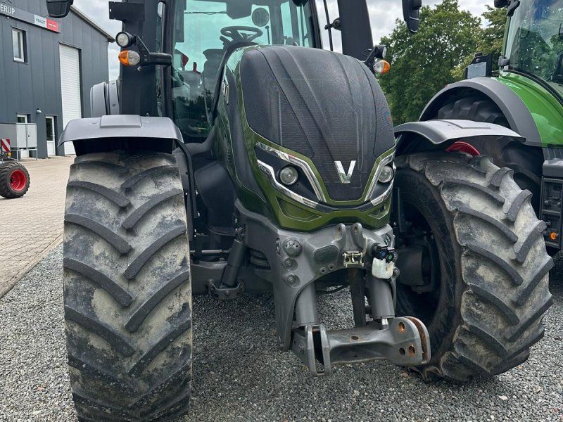 Valtra T 215 A in Olivegrünmetallic