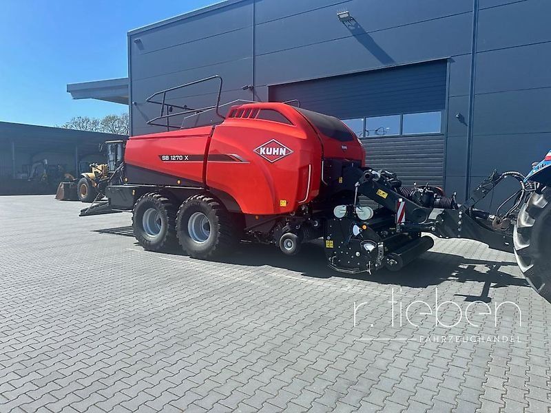 Kuhn SB1270 X OC Omnicut Quaderballenpresse mit Vorbauhäcksler CBB200