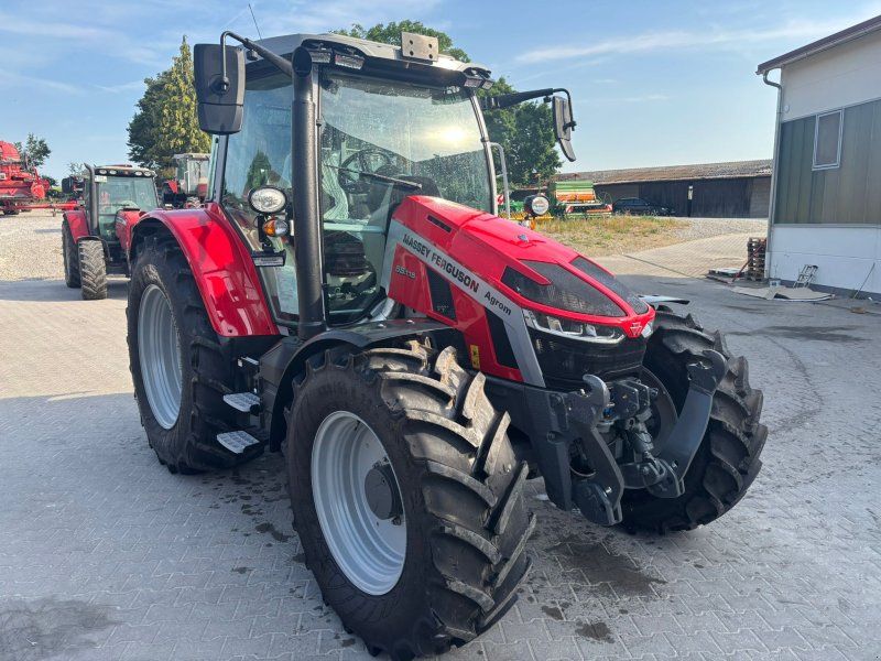 Massey Ferguson 5S.115