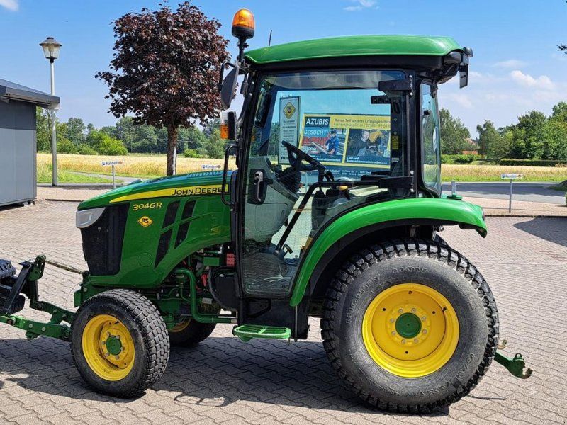 John Deere 3046R