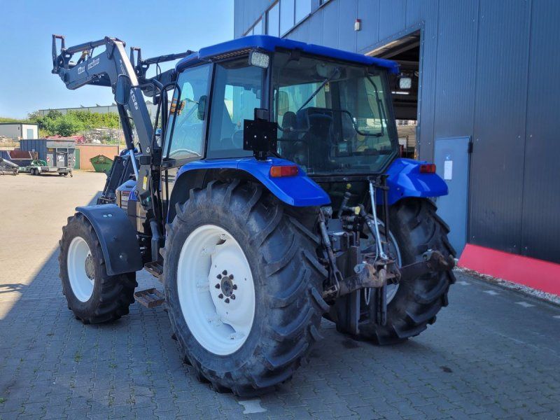 New Holland 5635