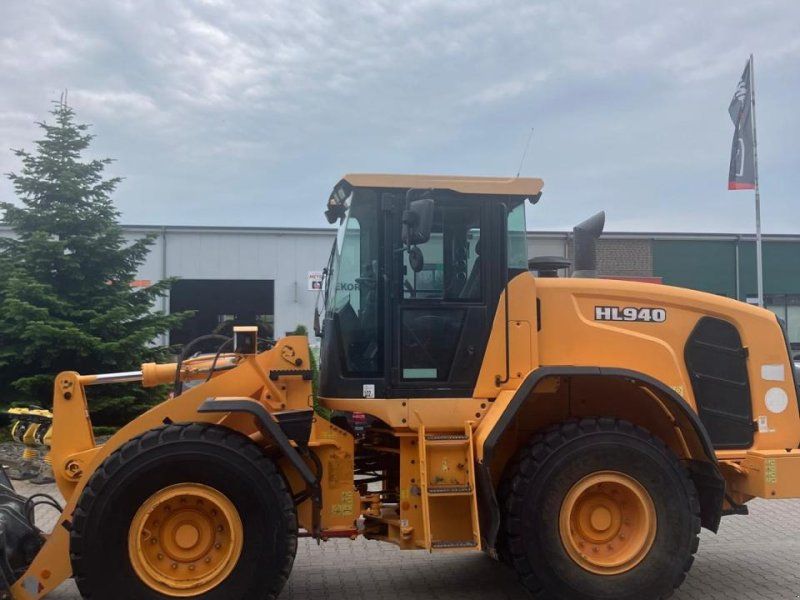 Hyundai HL940