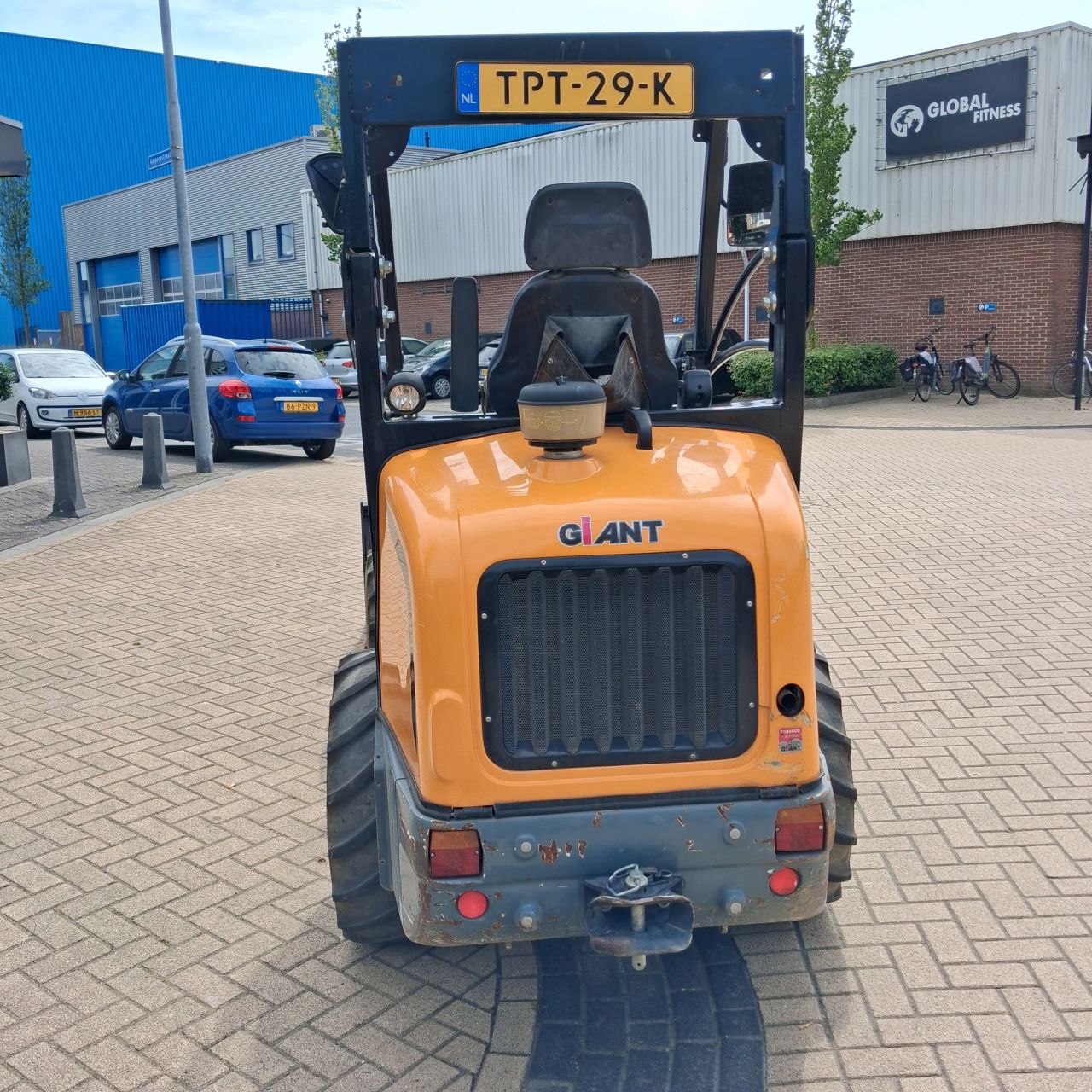 Giant V452HD Minishovel.
