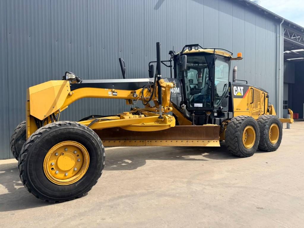 CAT 140M AWD | LOW HOURS