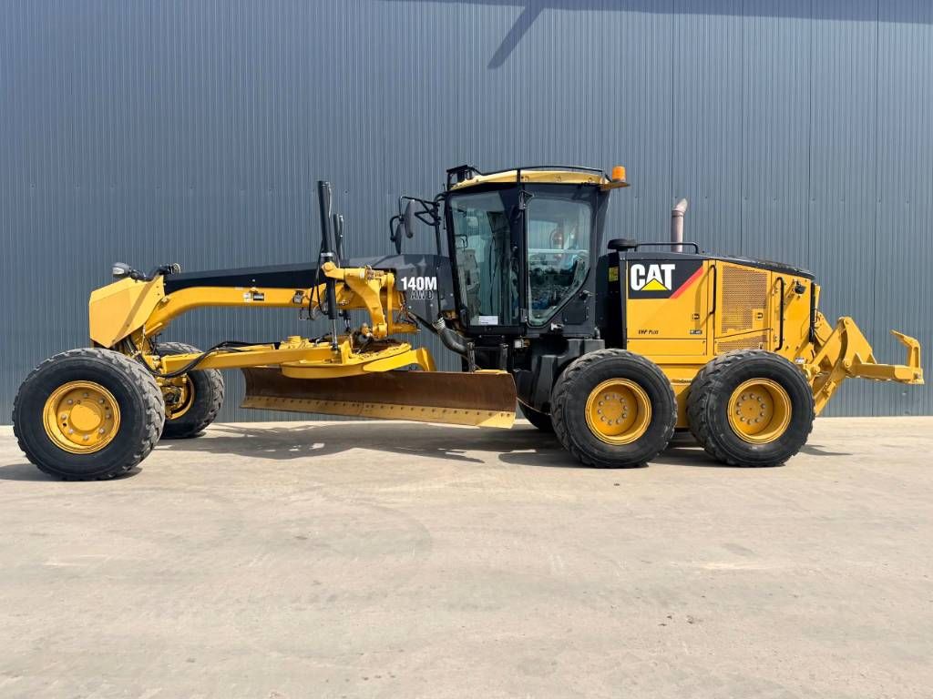CAT 140M AWD | LOW HOURS