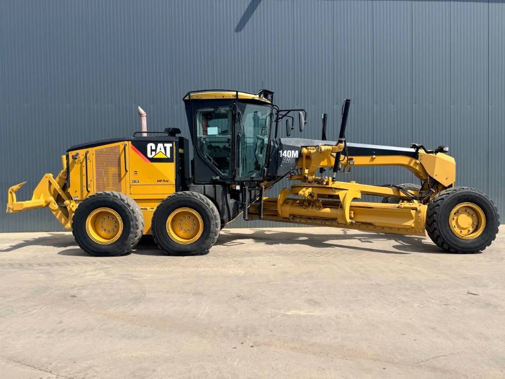 CAT 140M AWD | LOW HOURS