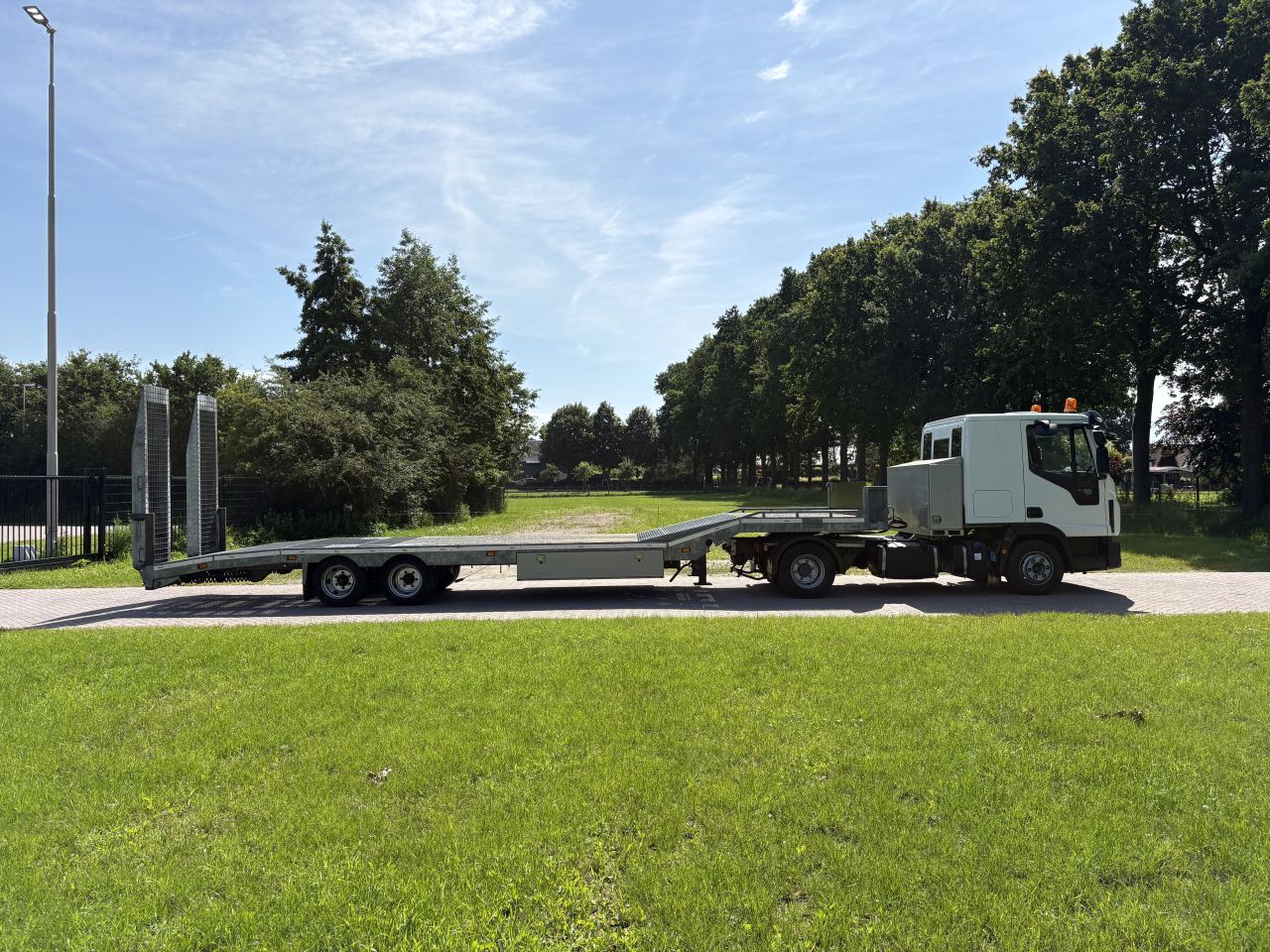IVECO CARGO TREKKER 22T - semi dieplader Veldhuizen 17 TON