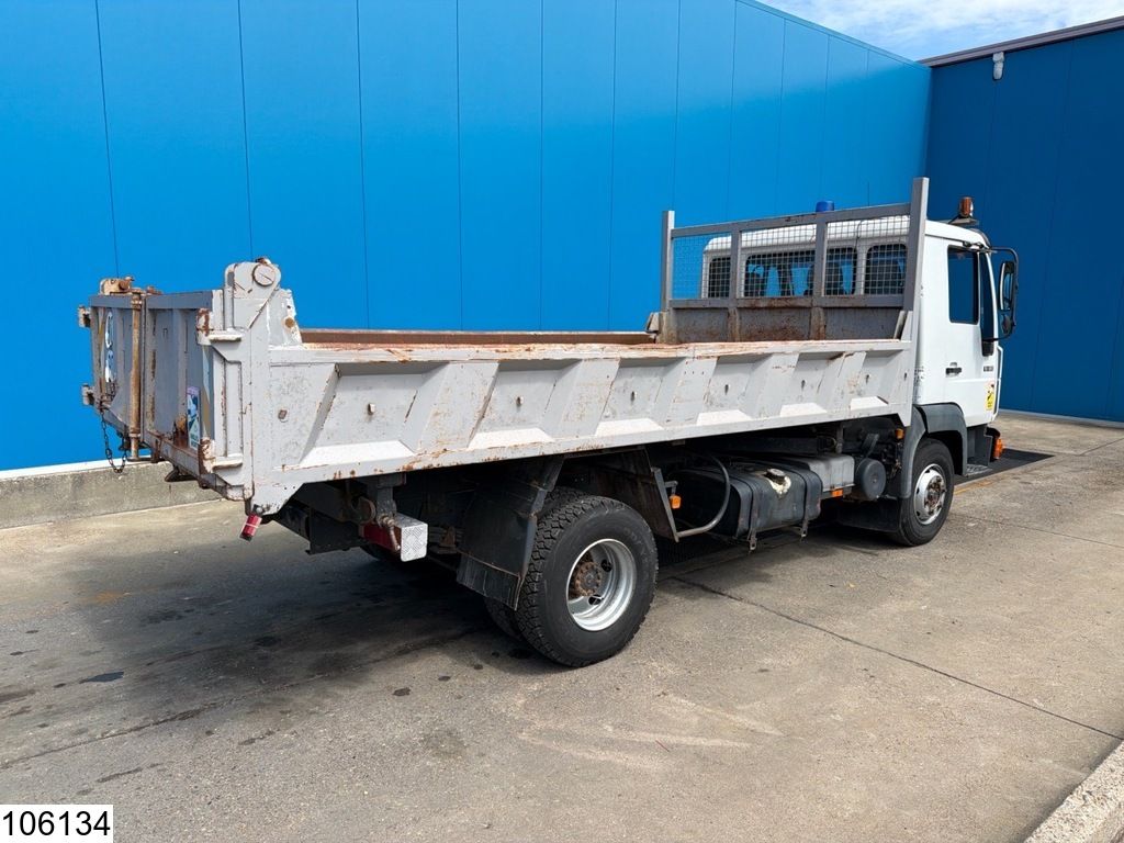 MAN 10 223 4x2, Snow plough preparation