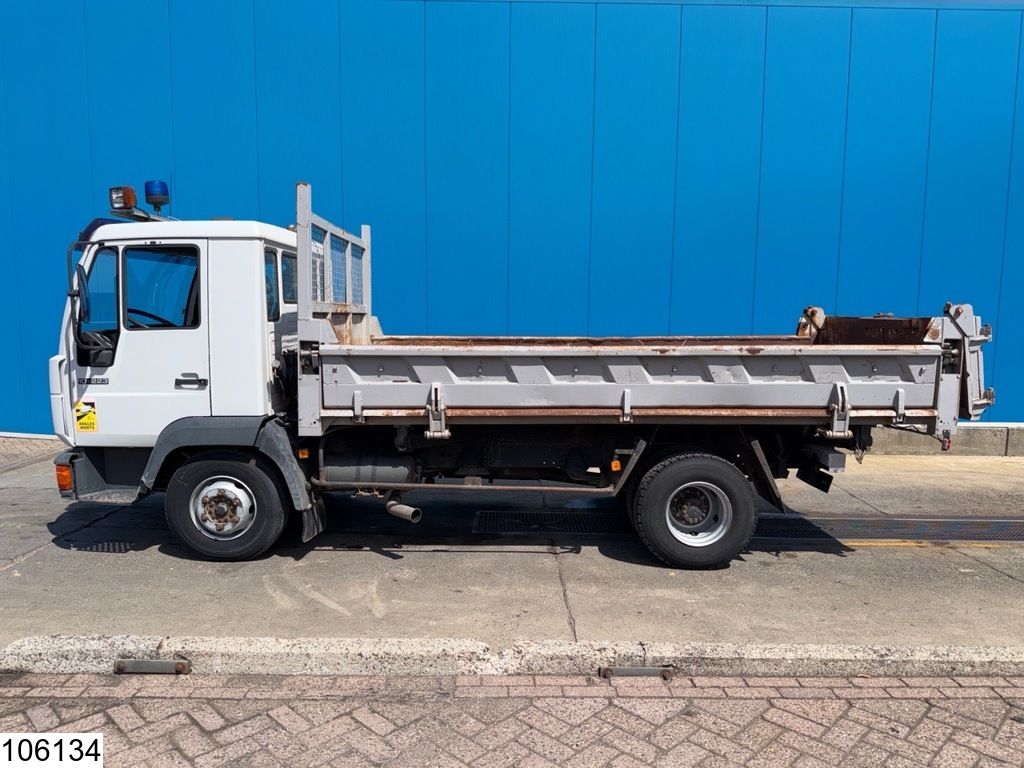 MAN 10 223 4x2, Snow plough preparation