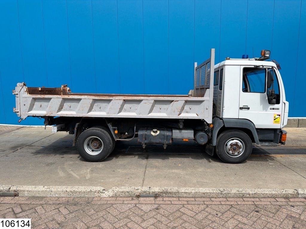 MAN 10 223 4x2, Snow plough preparation