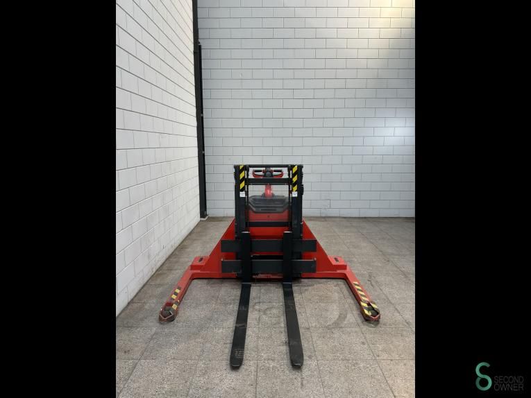 Stackers Electric Linde L14AS-AP (131) 2009