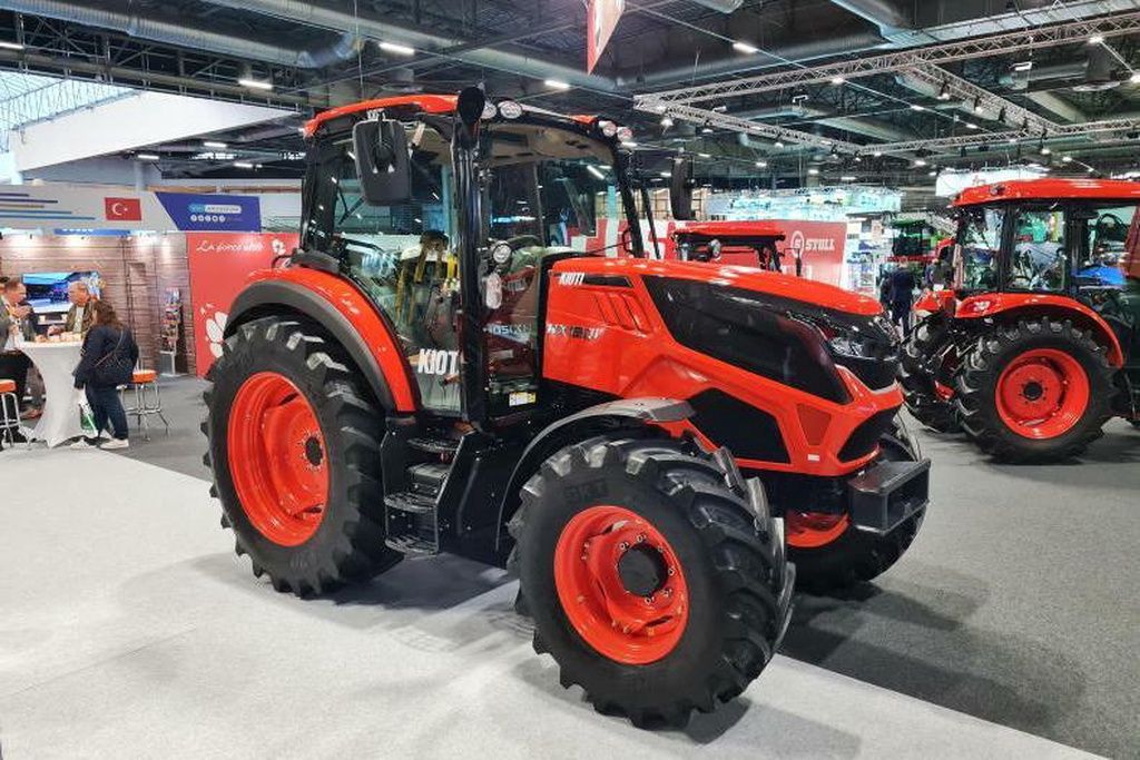 Kioti HX 1201 127 PK Tractor 4 wd cabine NIEUW zeer compleet speciale prijs !!
