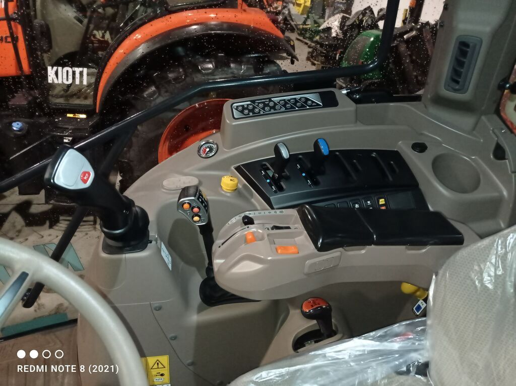 Kioti HX 1201 127 PK Tractor 4 wd cabine NIEUW zeer compleet speciale prijs !!