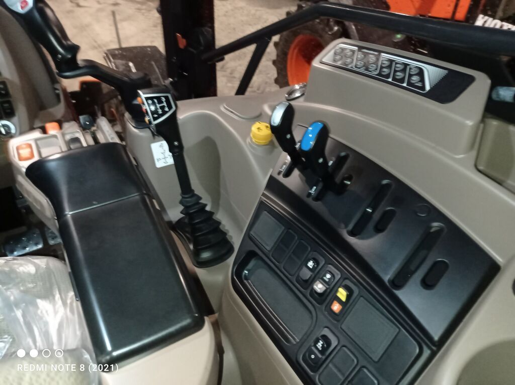 Kioti HX 1201 127 PK Tractor 4 wd cabine NIEUW zeer compleet speciale prijs !!
