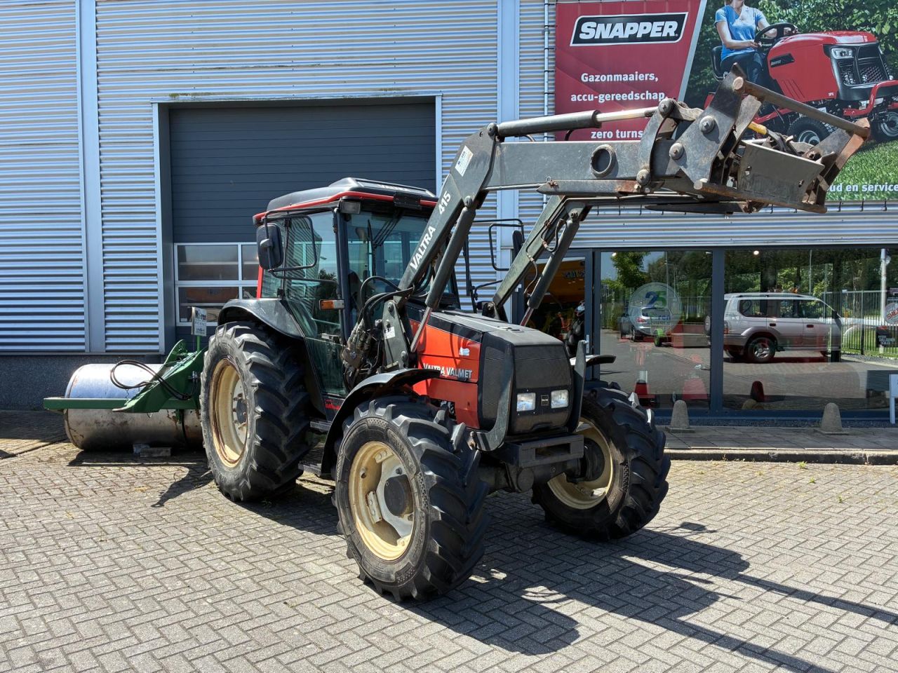 Valtra 900-4 met voorlader