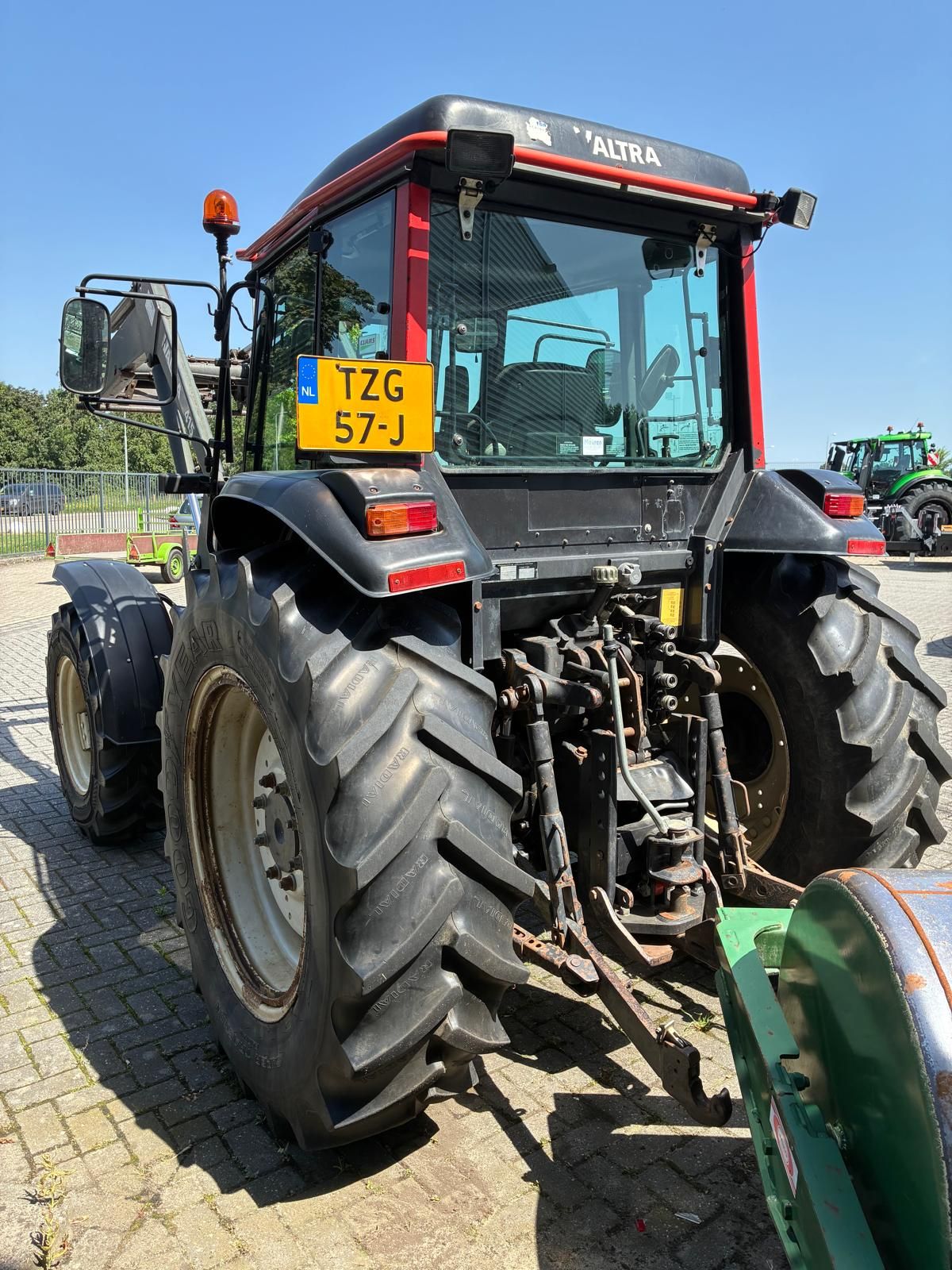 Valtra 900-4 met voorlader