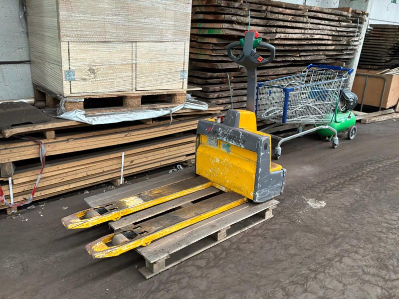 2005 Jungheinrich EME 112 Electric pallet truck
