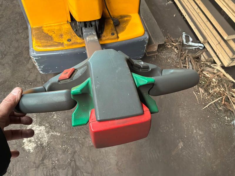 2005 Jungheinrich EME 112 Electric pallet truck