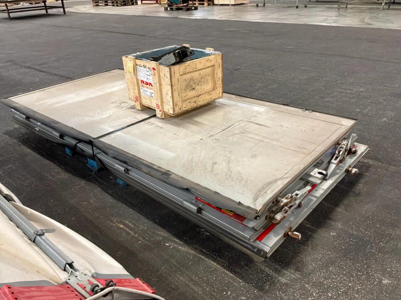 Complete superstructure for sliding tarpaulin trailer