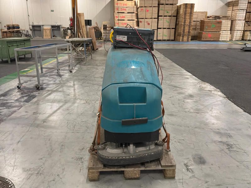 2010 Tennant M54005063 scrubber dryer