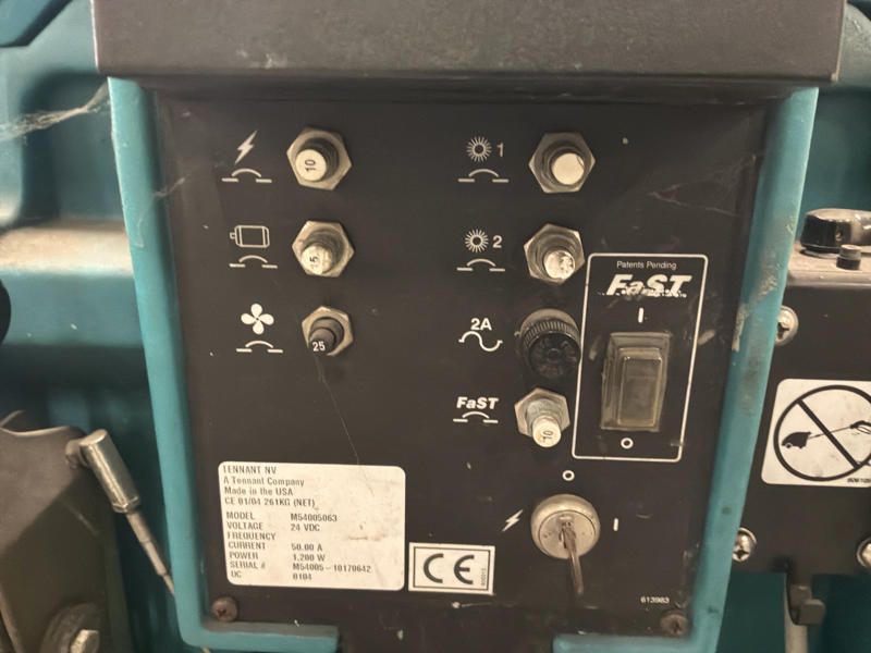 2010 Tennant M54005063 scrubber dryer