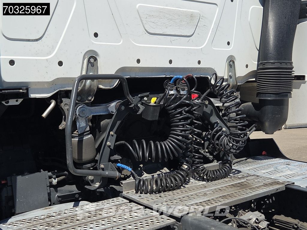 Mercedes Actros 1845 4X2 BigSpace Retarder 2x Tanks Standklima Navi