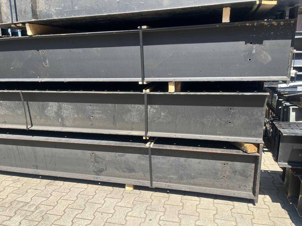 Double-sided cantilever racking 8x48