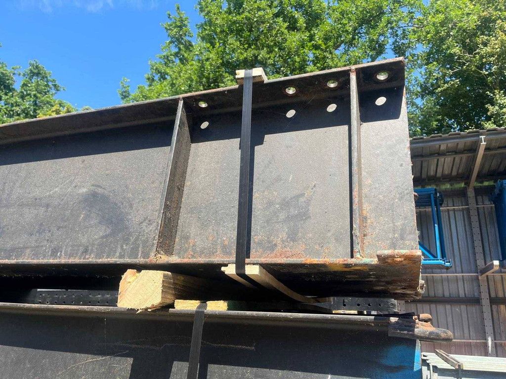 Double-sided cantilever racking 8x48