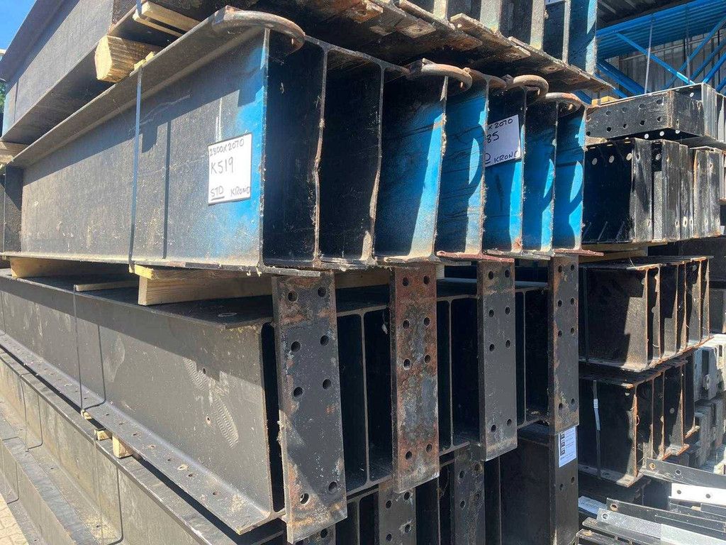 Double-sided cantilever racking 8x48