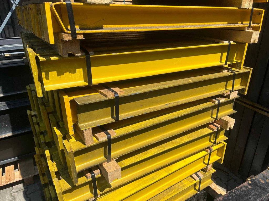 Double-sided cantilever racking 8x48