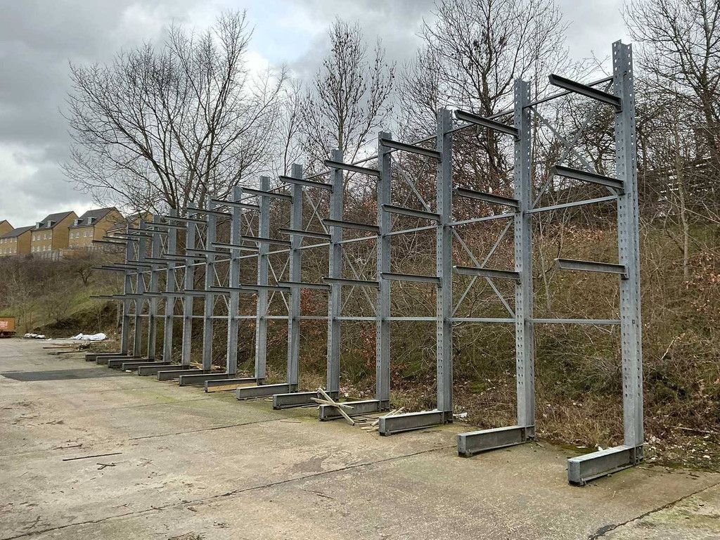 Einseitiges Kragarmregal 14x42