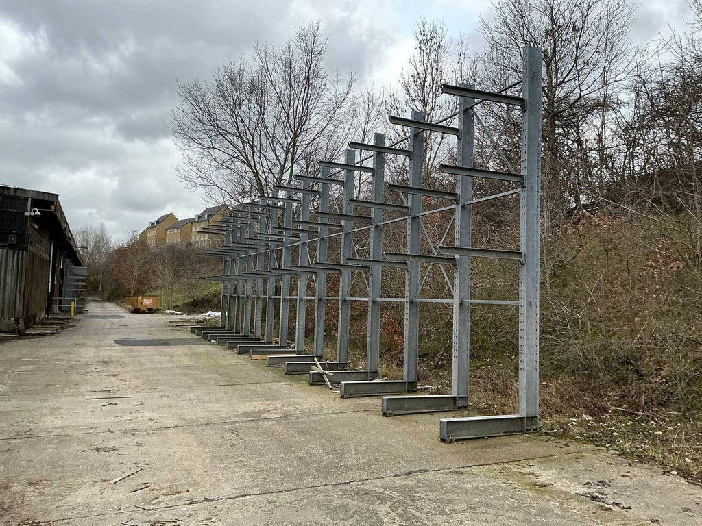 Einseitiges Kragarmregal 14x42
