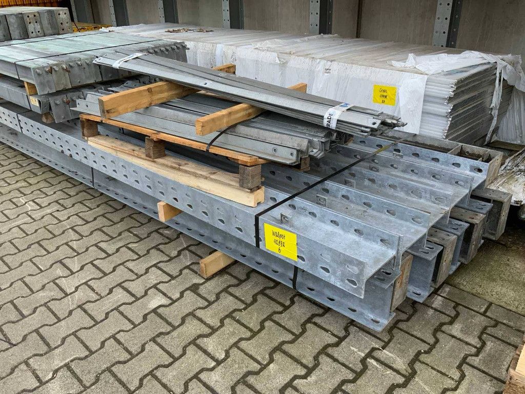 Einseitiges Kragarmregal 14x42