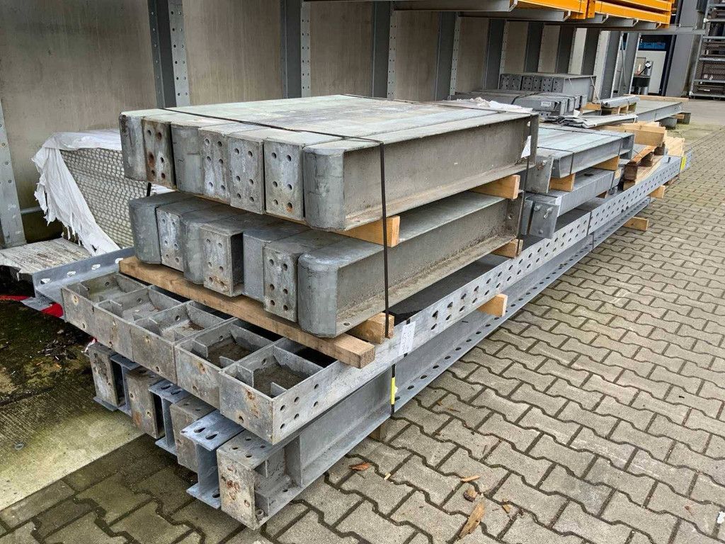 Einseitiges Kragarmregal 14x42