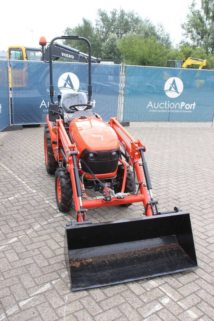 Rhino B2610 Mini Tractor Diesel 26hp with front loader New