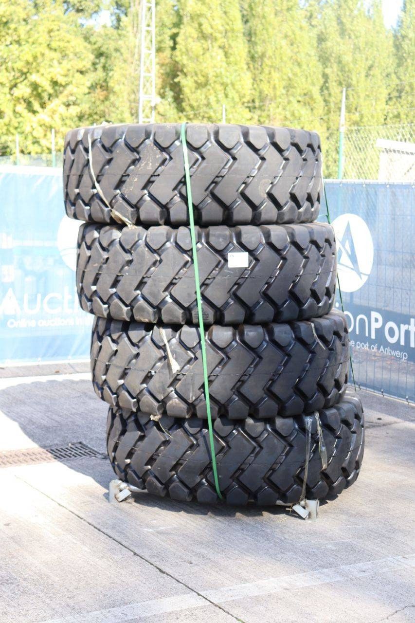 Partij banden Forcestone 23.5-25-24PR 4stuks Nieuw