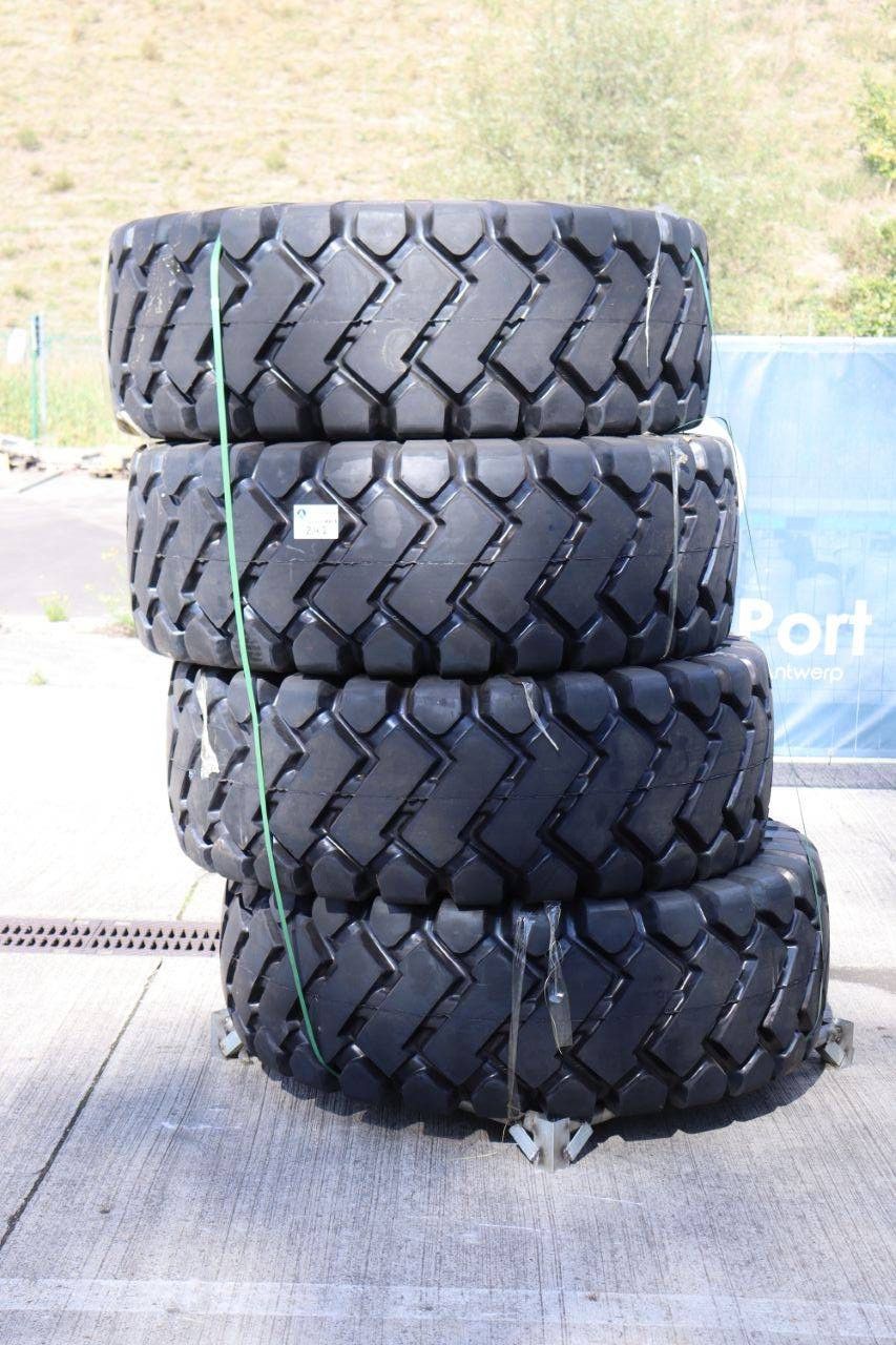 Partij banden Forcestone 23.5-25-24PR 4stuks Nieuw