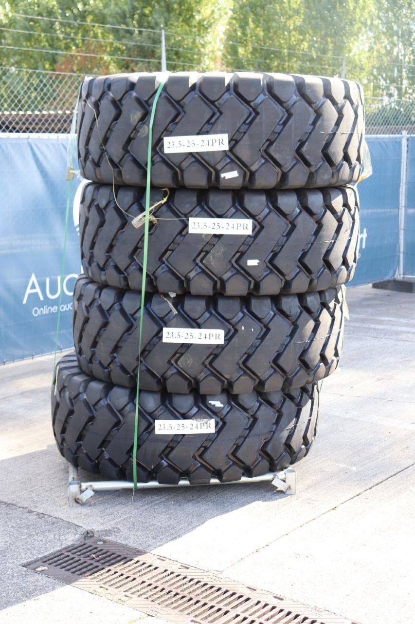 Partij banden Forcestone 23.5-25-24PR 4stuks Nieuw