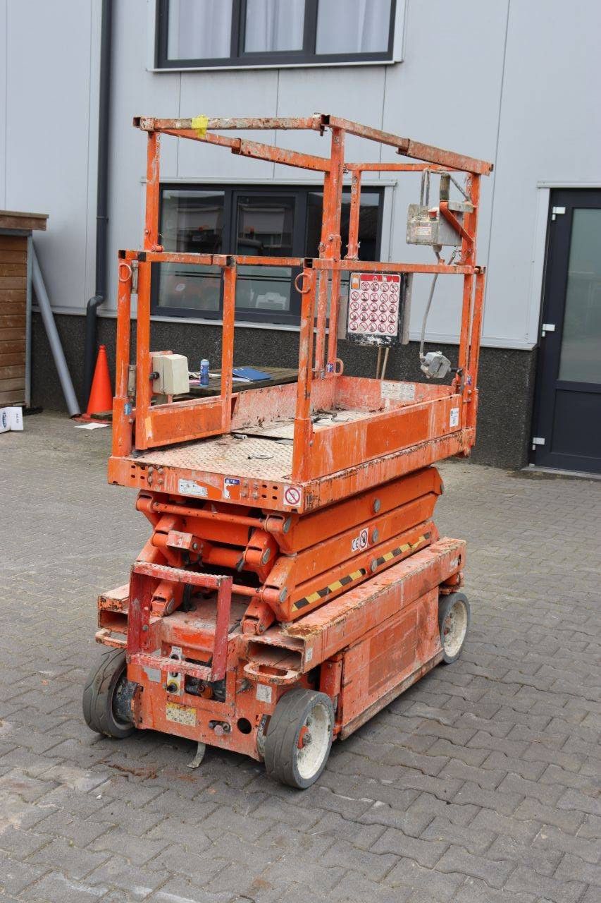 SkyJack SJIII-3219 Electric Scissor Lift
