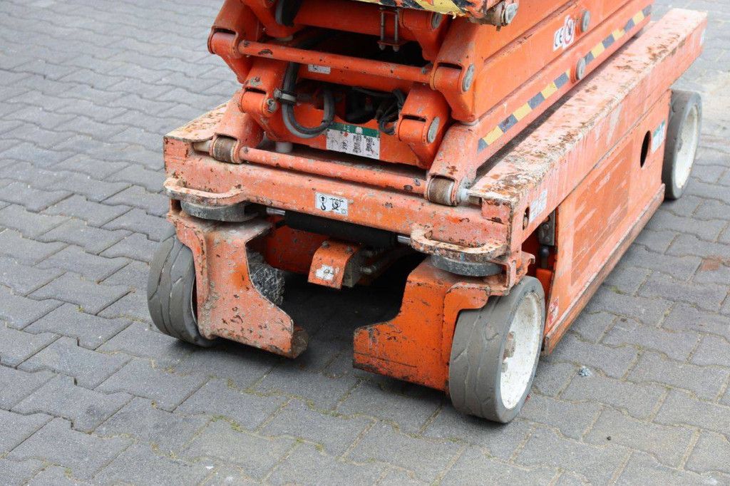 SkyJack SJIII-3219 Electric Scissor Lift